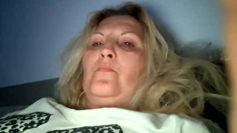 Snapshot of divineblond chatting on April 19, 6:54 pm Alexxa online show from April 19, 6:54 pm