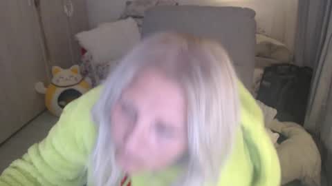 Snapshot of divineblond chatting on April 29, 6:47 pm Alexxa online show from April 29, 6:47 pm