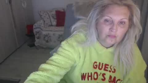 Snapshot of divineblond chatting on May 1, 8:46 pm Alexxa online show from May 1, 8:46 pm
