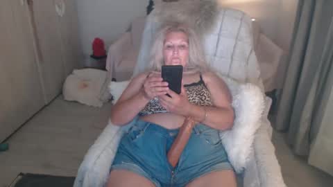 Snapshot of divineblond chatting on May 11, 7:11 pm Alexxa online show from May 11, 7:11 pm