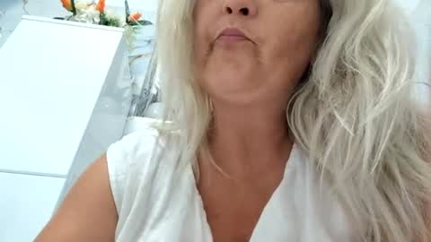 Snapshot of divineblond chatting on July 11, 8:11 pm Alexxa online show from July 11, 8:11 pm
