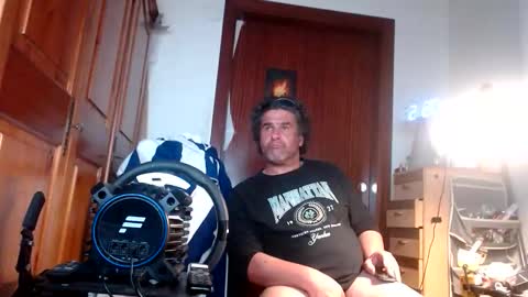 Snapshot of divitimido chatting on April 21, 6:52 am divitimido online show from April 21, 6:52 am