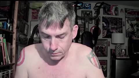 Snapshot of dix_handley_50 chatting on October 29, 12:18 pm dix_handley_50 online show from October 29, 12:18 pm