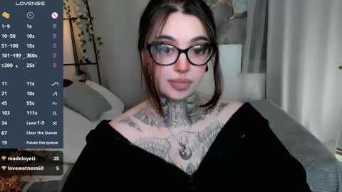 dixipixi_ online show from April 23, 6:03 am