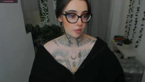 Snapshot of dixipixi_ chatting on May 24, 5:34 am dixipixi_ online show from May 24, 5:34 am