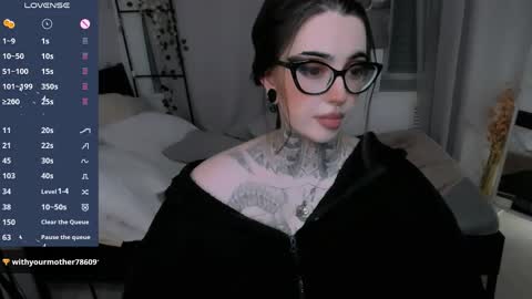 Snapshot of dixipixi_ chatting on June 5, 6:52 am dixipixi_ online show from June 5, 6:52 am