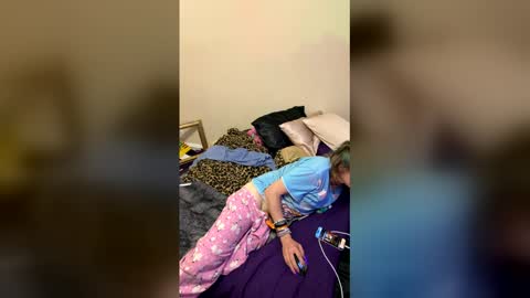 diztraxtion2468 online show from April 9, 6:19 am