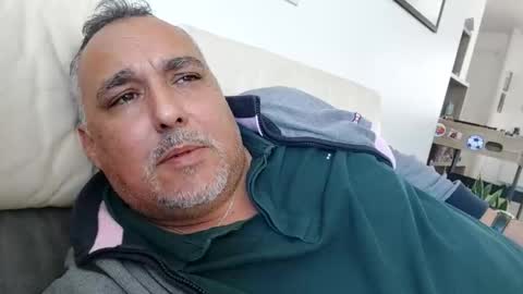 djeauzy77 online show from April 8, 9:09 am