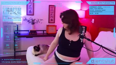 Snapshot of djentslut chatting on February 27, 1:38 am djentslut online show from February 27, 1:38 am