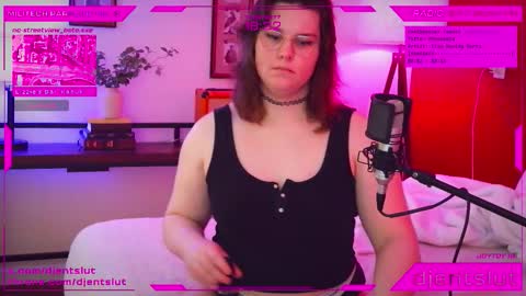 Snapshot of djentslut chatting on March 1, 2:13 am djentslut online show from March 1, 2:13 am