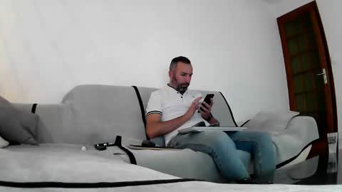 Snapshot of djo3322 chatting on December 6, 10:19 pm Djo online show from December 6, 10:19 pm