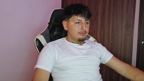 Snapshot of djsex_yerknox chatting on June 11, 2:53 am yerknox online show from June 11, 2:53 am