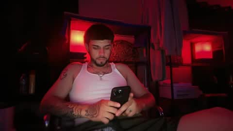 Snapshot of dluxfilms chatting on August 1, 6:01 am dluxfilms online show from August 1, 6:01 am