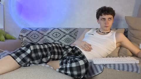 Snapshot of doedeeer chatting on December 23, 5:32 pm Alex online show from December 23, 5:32 pm