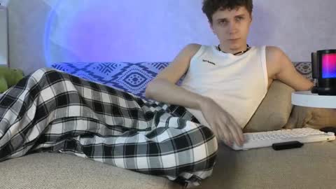 Snapshot of doedeeer chatting on December 28, 3:37 pm Alex online show from December 28, 3:37 pm