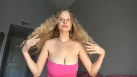 Snapshot of doeeyedpeach chatting on May 3, 10:05 pm doeeyedpeach online show from May 3, 10:05 pm