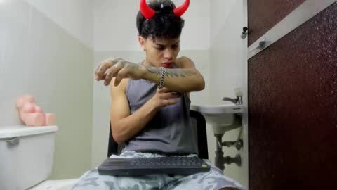 Snapshot of dogan_renz0 chatting on March 23, 8:46 pm Dogan online show from March 23, 8:46 pm