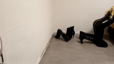 Snapshot of doggy7style chatting on September 11, 8:42 pm Carolina online show from September 11, 8:42 pm