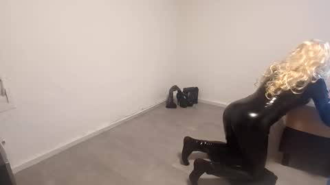 Snapshot of doggy7style chatting on September 12, 4:07 pm Carolina online show from September 12, 4:07 pm