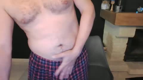 Snapshot of doggydaddi chatting on November 17, 7:03 am Alex online show from November 17, 7:03 am