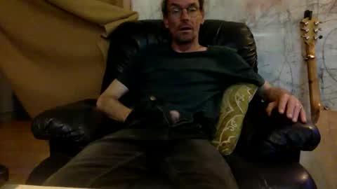 Snapshot of dogstarmanitee chatting on October 5, 8:34 am dogstarmanitee online show from October 5, 8:34 am