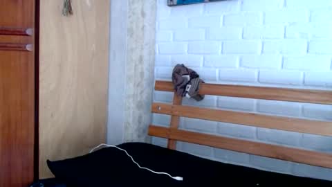 Snapshot of dogtattoo77 chatting on October 21, 11:11 am dogtattoo77 online show from October 21, 11:11 am