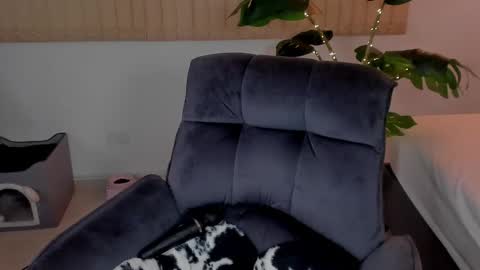 Hii Dont forget to follow me . online show from November 14, 4:22 am