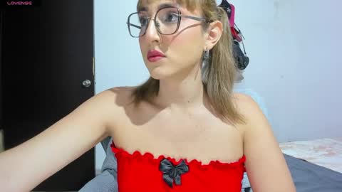 Snapshot of doll_andrea_ chatting on April 29, 10:05 pm ANDREA online show from April 29, 10:05 pm