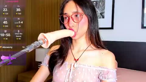 Snapshot of doll_bella_ chatting on June 10, 7:57 pm Bella online show from June 10, 7:57 pm