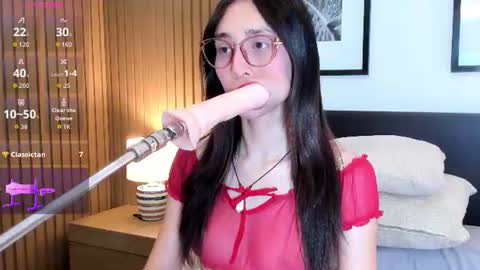 Snapshot of doll_bella_ chatting on June 24, 8:19 pm Bella online show from June 24, 8:19 pm