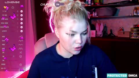 Snapshot of doll_chloe_ chatting on December 2, 12:09 am Chloe online show from December 2, 12:09 am