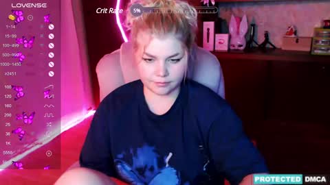 Snapshot of doll_chloe_ chatting on December 2, 3:15 am Chloe online show from December 2, 3:15 am