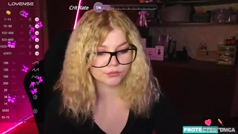 Snapshot of doll_chloe_ chatting on December 5, 2:31 am Chloe online show from December 5, 2:31 am