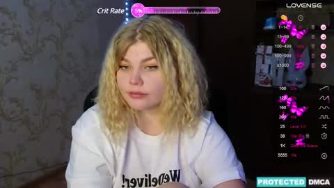 Snapshot of doll_chloe_ chatting on December 11, 12:33 am Chloe online show from December 11, 12:33 am