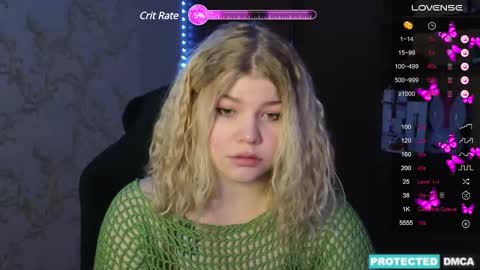 Snapshot of doll_chloe_ chatting on December 12, 3:43 am Chloe online show from December 12, 3:43 am