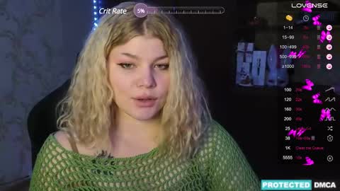 Snapshot of doll_chloe_ chatting on December 12, 6:47 am Chloe online show from December 12, 6:47 am