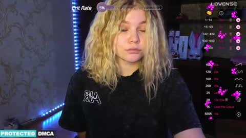 Snapshot of doll_chloe_ chatting on December 16, 7:04 am Chloe online show from December 16, 7:04 am