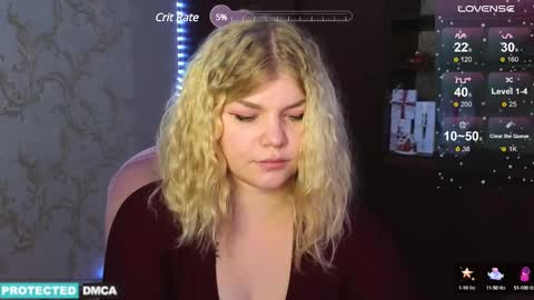 Snapshot of doll_chloe_ chatting on December 17, 10:12 am Chloe online show from December 17, 10:12 am