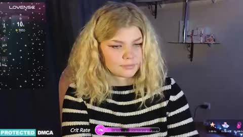 Snapshot of doll_chloe_ chatting on December 19, 5:08 pm Chloe online show from December 19, 5:08 pm