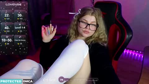 Snapshot of doll_chloe_ chatting on December 29, 1:34 am Chloe online show from December 29, 1:34 am