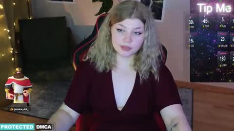 Snapshot of doll_chloe_ chatting on January 4, 9:52 pm Chloe online show from January 4, 9:52 pm