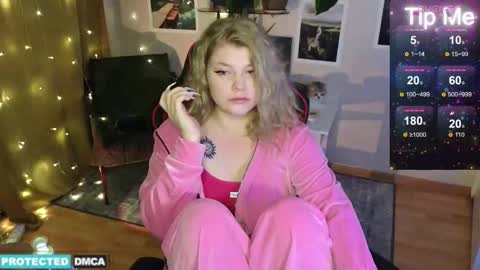 Snapshot of doll_chloe_ chatting on January 13, 3:56 am Chloe online show from January 13, 3:56 am