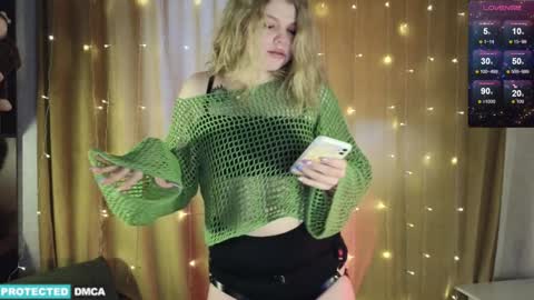 Snapshot of doll_chloe_ chatting on January 16, 7:28 am Chloe online show from January 16, 7:28 am