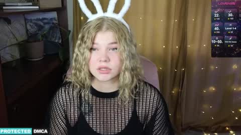 Snapshot of doll_chloe_ chatting on January 20, 10:18 am Chloe online show from January 20, 10:18 am