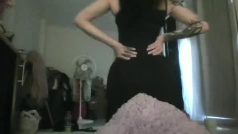 Snapshot of doll_dollys_ chatting on April 24, 8:22 pm doll_dollys_ online show from April 24, 8:22 pm