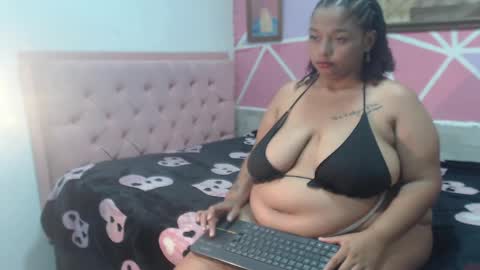 Snapshot of doll_rihana chatting on June 4, 2:17 am doll rihana online show from June 4, 2:17 am