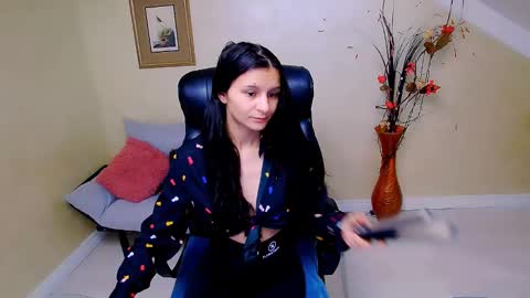 Snapshot of doll_stylish_ chatting on January 8, 7:03 am dol online show from January 8, 7:03 am