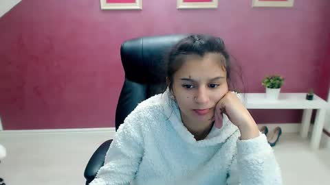 Snapshot of doll_stylish_ chatting on January 12, 7:32 am dol online show from January 12, 7:32 am