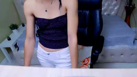Snapshot of doll_stylish_ chatting on October 23, 7:45 pm dol online show from October 23, 7:45 pm