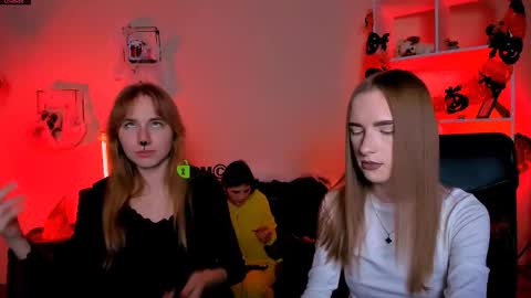 Snapshot of doll_vey chatting on October 21, 7:25 pm doll_vey online show from October 21, 7:25 pm